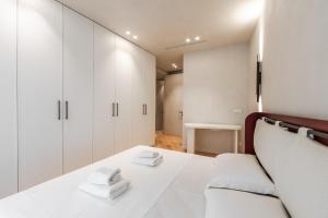 Lakeside Luxe Apartment by PikHost