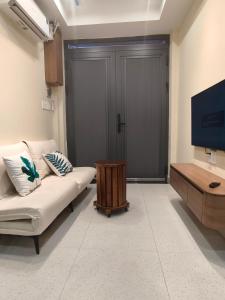 District 1, Bui Vien, Entire House