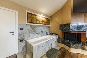 Miracle No 8 Central Duplex by PikHost