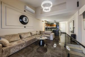 Miracle No 8 Central Duplex by PikHost