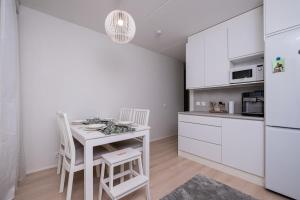 Seaside Style Apartment w Sauna Downtown