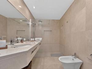 Two Bedroom Apartment with Balcony and Gorgeous view over the Atlantic