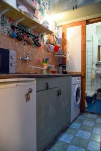 Friendly VINTAGE Studio in the DOWNTOWN with AC