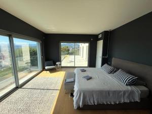 Perfectly located Villa between sea and city center