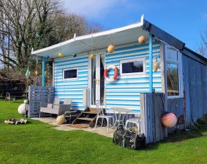 Treguth Glamping Unique Experience - Themed Huts