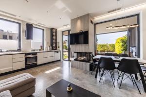 Villa AMMA Pool & Jacuzzi by PikHost