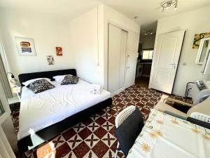 VIEUX NICE VISTA AP4503 by Riviera Holiday Homes