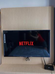 Cozy Condo at Makati with Netflix, Pool & Wifi