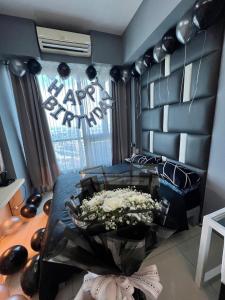 Cozy Condo at Makati with Netflix, Pool & Wifi
