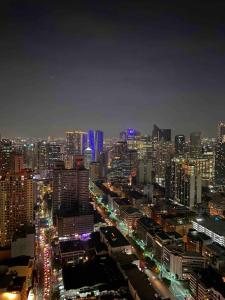 Cozy Condo at Makati with Netflix, Pool & Wifi