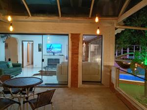 Casa Show - Hospedagem e Day use para grupos - com piscina aquecida