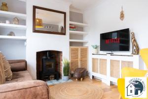 Contractor-Ready 2BR House in Reading, Parking Available