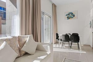 Elegant 3BR Villa Retreat w Private Backyard