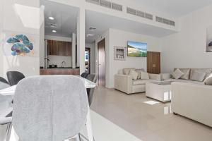 Elegant 3BR Villa Retreat w Private Backyard