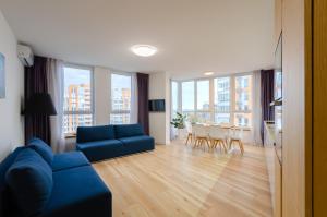 13-131 Nivki Park spacious, Beresteiskyi 76b, Kyiv, Nyvky metro nearby, stunning city view, 15 kW backup power, Petrovdom Apartment