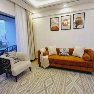 Enzi 1br, Gym, Pool, city views, near Jkia