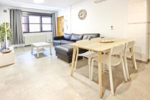 Santa Rosa Madrid 303 by Escape Home