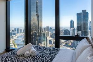 Beach to City Views Stylish 2Bed Sky Apartment 2bath 1 car park