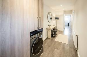 Comfortable 1 Bedroom Barons Court