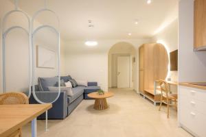 Leon Apartments