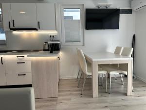 Hausboot Santa Lucia Novigrad - Floating Sea House