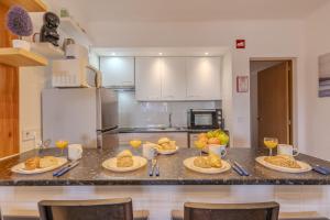 #065 Zulmira Flat by Home Holidays