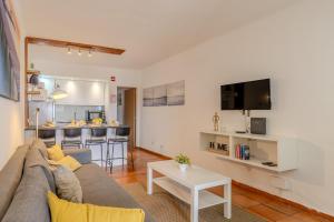 #065 Zulmira Flat by Home Holidays