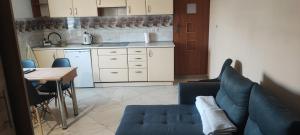 Noclegi kawalerka apartament w centrum Dzierżoniowa podwórko grill wynajm krótkoterminowy