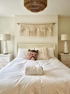 Vintage Basement Flat 1 min walk to beach.