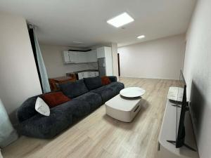 44 Prime Location 1BR New Furniture