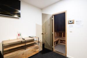Stylish Apt with City Views - Gym, Pool, Sauna!