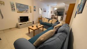 Home Away - 2bedroom with Communal Pool & Private Garden