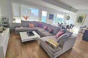New Modern 3BR, Great View & Private Parking