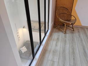 Honey house, air conditioning, stove, pets ok
