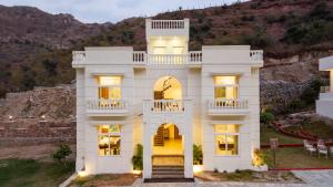 ELIVAAS Signature Mandovar Mountain Valley Retreat Pet-friendly Suite Room with Shared Pool, Garden, Restaurant & Hill Views