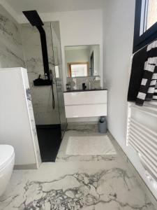 Villa moderne dans le Golfe de Saint Tropez, à 2 km de la mer