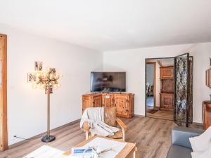 Apartment Chesa Clüs 6 by Interhome