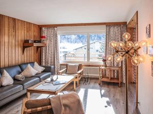 Apartment Chesa Clüs 6 by Interhome