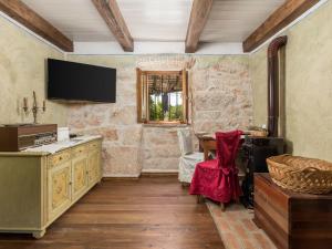 Holiday Home Tomiceva by Interhome