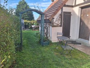 Cottage cosy avec jardin, piscine, tennis et parking