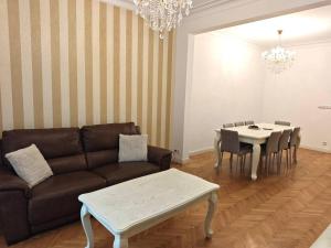 Stylish 2 bdrm, 5 guests, Serdika mall, Oborishte