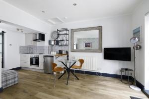 Brighton courtyard boutique