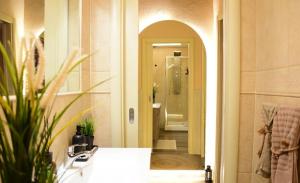 Falco Deluxe Home - With Freestanding Bath