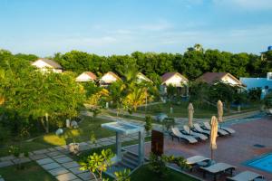 Uppuveli Beach by DSK