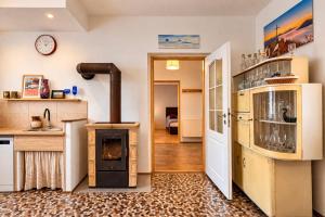 Kovárna Klapý pod Hazmburkem - České středohoří