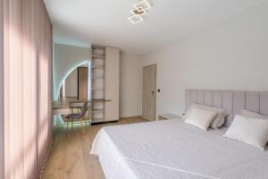 2BR Luxury Apartment & Mountain View & Free Garage & Panorama Balcony