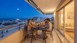 VACATION MARBELLA I Puerto Banus Sea Front, Best Sea View, NEW Decoration, BBQ, 24-7 Security, Pool