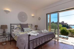 Front line townhouse Face la mer in Ferragudo luxury sea views
