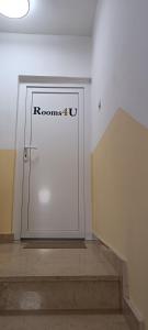 Rooms4U