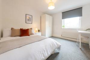 Modern Leeds 3BR Flat Sleeps 6 Free Parking